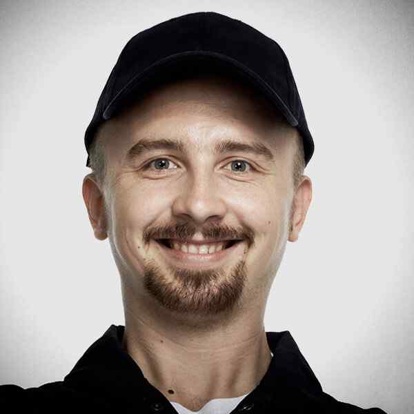 https://auroracarehome.com/wp-content/uploads/2018/09/our_team_03.jpg